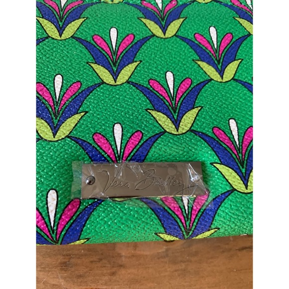 Vera Bradley Emerald Diamonds NWT Accordian Faux Leather Zip Around Wallet - Picture 3 of 8